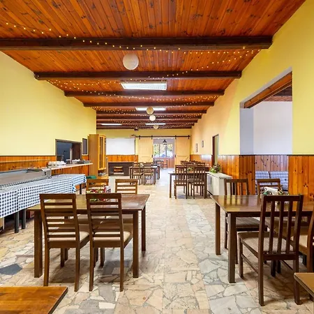 Chatovy Tabor بيت خشبي Maly Ratmirov